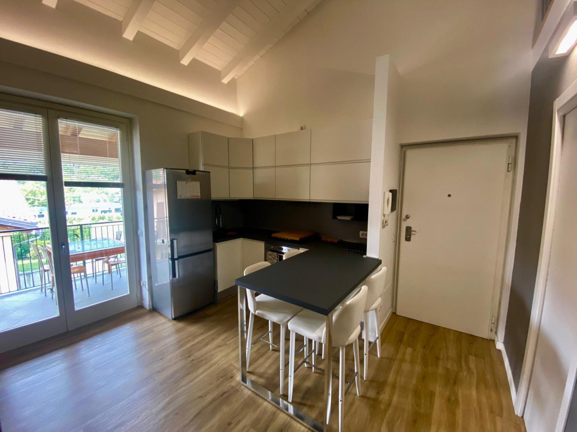 Modern Apartment With Terrace And Mezzanine Floor Colico Exterior foto